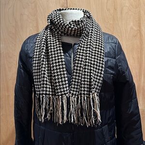 Loominus Handwoven Black, White and Tan Houndstooth Chenille Scarf